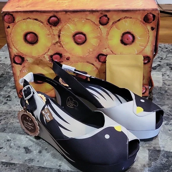 Hot Chocolate Design Black Birds Sandal - Picture 7 of 16